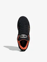 Championes Adidas Campus 00s negros con las tres tiras laterales en animal print y contrafuerte naranja.