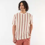 Remera de manga corta con diseño de rayas verticales en tonos beige y bordó, confeccionada en tejido de punto texturizado.