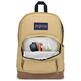 Mochila JanSport color arena con base de gamuza marrón. Tiene un compartimento principal con cierre, un bolsillo frontal con cierre, un compartimento interno acolchado para laptop y un asa de mano en la parte superior.