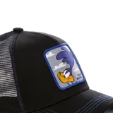 Gorra tipo trucker de la marca Capslab, color negro con malla trasera. Presenta un parche frontal cuadrado con la imagen del Correcaminos (Road Runner) y detalles en azul en las costuras y el borde de la visera.