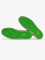 Championes Satorisan modelo Heisei Gaia, color verde caqui, con cordones beige y suela de goma reciclada.