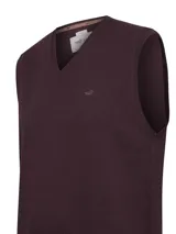 Chaleco de punto RKF modelo Vestswin, color bordó, con cuello en V, sin mangas y diseño regular fit. Presenta bordado del logo de la marca en el pecho.
