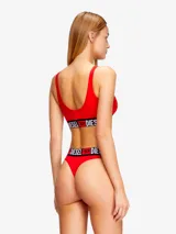 Top sujetador deportivo Diesel de color rojo, confeccionado en algodón elástico, con escote redondo y banda elástica ancha en la base con logotipos de la marca.