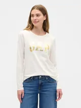 Remera de manga larga color marfil con cuello redondo y logo de la marca estampado en el frente en color dorado.