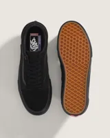 Championes Vans modelo Skate Old Skool, de diseño low-top en color negro total. Confeccionados en una combinación de gamuza y lona, cuentan con la icónica franja lateral Sidestripe, refuerzos Duracap para mayor durabilidad, suela vulcanizada con patrón Waffle para un agarre superior y plantillas PopCush para una amortiguación avanzada.