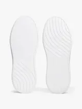 Zapatillas de plataforma Tommy Hilfiger, color blanco, con detalles metálicos dorados en el talón y monograma TH grabado en el lateral. Diseño de corte bajo con cierre de cordones.