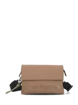 Bandolera Hush Puppies modelo Haddie Cross de ecocuero engomado color marrón claro. Cuenta con compartimiento principal con solapa y broche imantado, bolsillo delantero, bolsillos con cierre en el interior y la parte trasera, además de correa ajustable y desmontable e incluye llavero.
