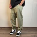 Jean mom oversize de hombre, color celeste claro con efecto acid wash.