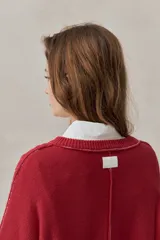 Sweater de tejido tramado color azul con cuello redondo, mangas largas de hombro caído y terminaciones de rib.