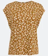 Musculosa de viscosa con estampado animal print de leopardo, cuello redondo y sisas amplias.