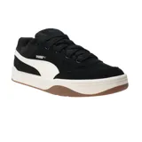 Championes Puma de estilo skate, color negro con la franja lateral característica en blanco. Presentan una suela de plataforma blanca con base de goma color caramelo.