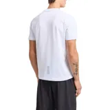Remera Emporio Armani EA7 de manga corta y cuello redondo, color beige, con pequeño logotipo impreso en el pecho.
