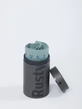 Boxer color verde menta de la marca Rusty, con cintura elástica con el nombre de la marca impreso en contraste. Presentado en un estuche cilíndrico metálico gris.