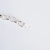 Pulsera de eslabones tipo rolo fabricada en plata 925, con acabado brillante.