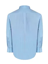 Camisa de manga larga RKF de corte regular fit, con estampado de cuadros vichy en tonos celeste y blanco. Cuenta con cuello abotonado (button-down), bolsillo frontal en el pecho con el logo bordado de la marca y cierre de botones.