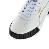 Championes urbanos Puma modelo Carina 2.0, color negro con la icónica franja lateral en blanco. Presentan una suela de plataforma de goma blanca con diseño texturizado y cierre mediante cordones.