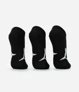 Pack de tres pares de medias invisibles Puma, color blanco con logo de la marca en negro en la puntera y el lateral.