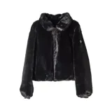 Campera de piel sintética negra, con cuello alto y cierre frontal. Diseño corto y holgado con acabado suave.