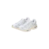 Championes de running Asics Gel-Cumulus 16, color blanco con detalles en plateado y suela en tono tostado. Diseño de malla transpirable con refuerzos sintéticos.