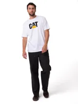 Remera blanca de manga corta con el logo de CAT impreso en el pecho.