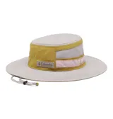Gorro tipo pescador de color mostaza, con ala ancha, cordón ajustable con ceñidor y tecnología Omni-Wick para absorción de sudor.