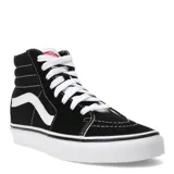 Championes Vans modelo Sk8-Hi de caña alta, color negro con la icónica banda lateral blanca. Confeccionados en una combinación de gamuza y lona, cuentan con puntera reforzada, cuello acolchado para mayor soporte y la clásica suela de goma tipo waffle.