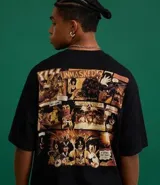 Remera negra de algodón con corte boxy y cuello redondo. Presenta un estampado grande en la espalda con un collage de imágenes de la banda Kiss, incluyendo el texto "UNMASKED".