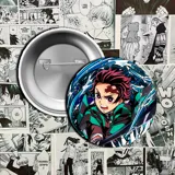 Pin metálico con la imagen de Tanjiro Kamado, personaje del anime Kimetsu no Yaiba.