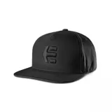 Gorra Etnies modelo Icon, color negro con visera plana y logotipo bordado en relieve en el frente.