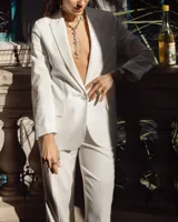 Collar largo de diseño artesanal compuesto por piezas irregulares de alpaca maciza unidas por eslabones, montado sobre un cordón de algodón natural con sistema de nudo corredizo ajustable.