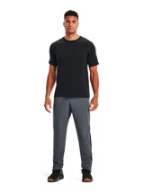 Remera negra de Under Armour, modelo Sportstyle, para hombre. Confeccionada en tejido ligero, suave y de secado rápido.