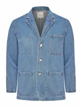 Chaqueta de denim azul de corte clásico estilo blazer, con cuello sastre, cierre frontal de tres botones y cuatro bolsillos frontales aplicados. Confeccionada con mezcla de algodón orgánico y lycra.