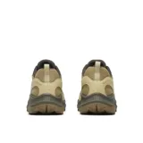 Championes de senderismo Merrell modelo Tempo Exp, color beige con detalles en verde oliva. Presentan una construcción en malla transpirable y refuerzos sintéticos, con entresuela de espuma EVA para mayor estabilidad y suela de goma con tacos para tracción.