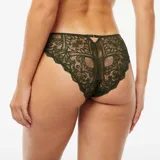 Braga de encaje calado color verde militar, con elástico festoneado en cintura y piernas.