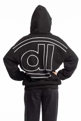Canguro negro con capucha, de corte holgado y diseño minimalista. Presenta un estampado gráfico lineal en color blanco en la parte posterior que forma la palabra 'all'.