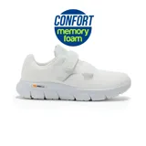 Championes deportivos Joma modelo 500 Lady, color blanco, con cierre de doble velcro. Fabricados con tecnología One Piece en material sintético para mayor ligereza y mediasuela de phylon seccionado para mayor flexibilidad. Incluye tecnología Slip Resistant en la suela para mayor seguridad.