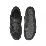 Championes adidas modelo ADI2000 de estilo urbano, color negro total. Presentan un diseño robusto con paneles superpuestos de gamuza y material sintético, cordones al tono y suela de goma resistente con el logo de la marca grabado en el lateral.