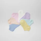 Pack de siete pares de medias invisibles de corte bajo, en colores pastel surtidos: blanco, rosa, lila, celeste, amarillo, azul y beige.