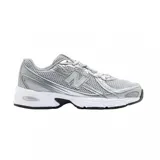 Championes urbanos New Balance modelo 740, color gris metalizado con detalles en blanco y negro. Confeccionados en malla técnica y superposiciones sintéticas, cuentan con entresuela amortiguada ABZORB y suela de goma resistente.
