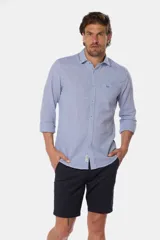 Bermuda clásica de color beige, confeccionada en una mezcla de algodón y spandex para mayor flexibilidad y comodidad.