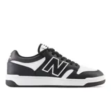 Championes New Balance 480, color negro con detalles en blanco, inspirados en las zapatillas de baloncesto BB680.