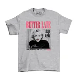Remera de algodón gris con estampa frontal de Marilyn Monroe y la frase Better Late than ugly.