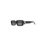 Lentes de sol Off-White modelo Arthur, de armazón rectangular grueso en color negro y micas oscuras. Cuentan con el logotipo de las flechas características de la marca en color plateado sobre las patillas.