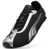Championes urbanos Puma modelo H-Street OG, con diseño de perfil bajo en color negro y detalles plateados. Presentan una estructura de malla transpirable con refuerzos sintéticos y la icónica franja lateral de la marca.