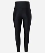 Calza deportiva negra de microfibra con detalle texturizado en la parte inferior de las piernas.