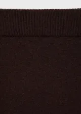 Falda midi de punto fino con diseño evasé, tiro medio y cintura elástica. Confeccionada en una mezcla de lana y poliéster.