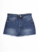 Minifalda de denim azul oscuro con efecto desgastado, diseño de tiro alto y ruedo desmechado con flecos.