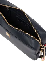 Cartera cruzada tipo bandolera Tommy Hilfiger de poliuretano color azul marino, con correa ajustable y logo metálico dorado en el frente.