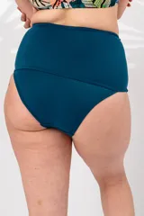 Bombacha de bikini de tiro alto color azul, con faja reductora en la zona abdominal.