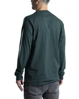 Remera de manga larga en color blanco, con cuello redondo y corte clásico. Presenta un pequeño detalle de etiqueta cosida en el puño de la manga.